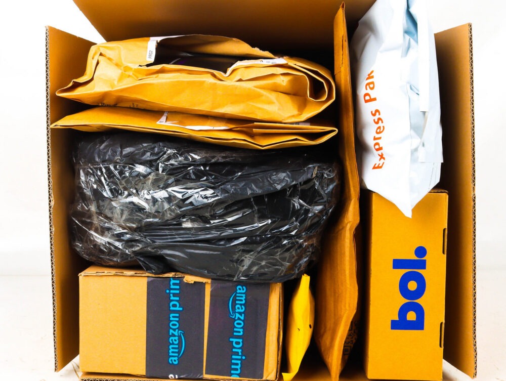 Doos met Ongeopende Postpakketten