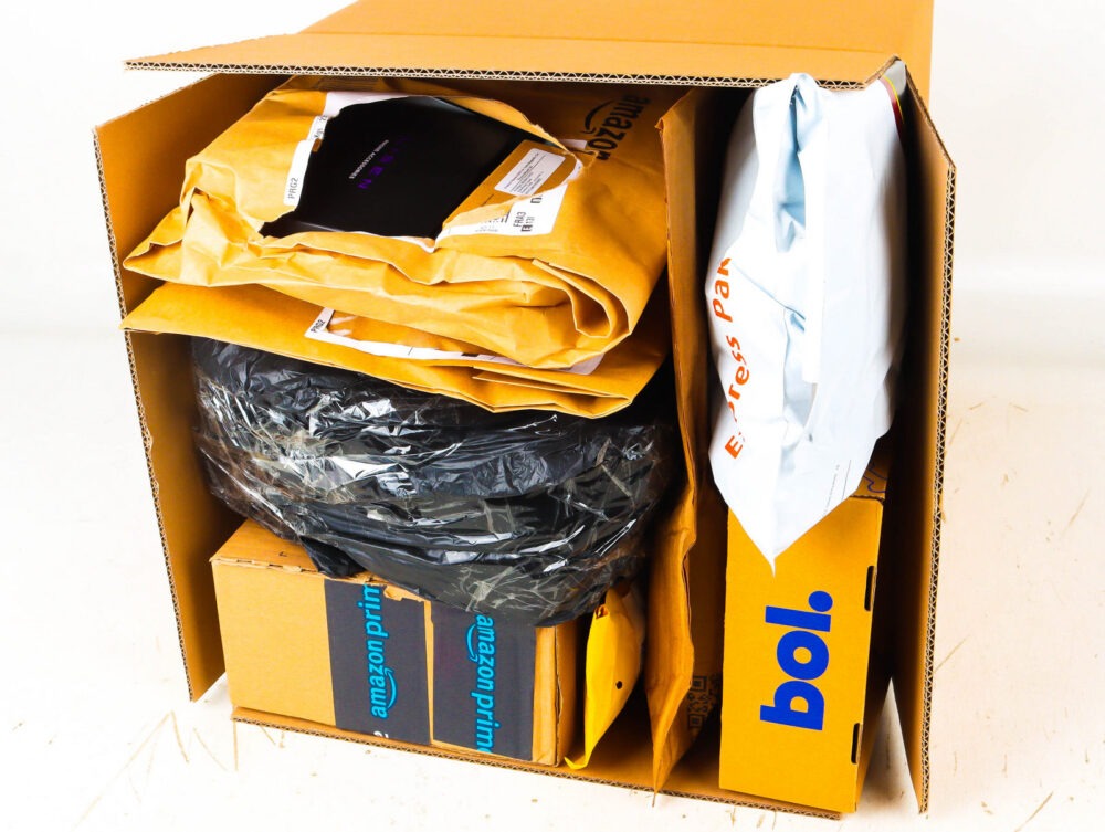 Doos met Ongeopende Postpakketten