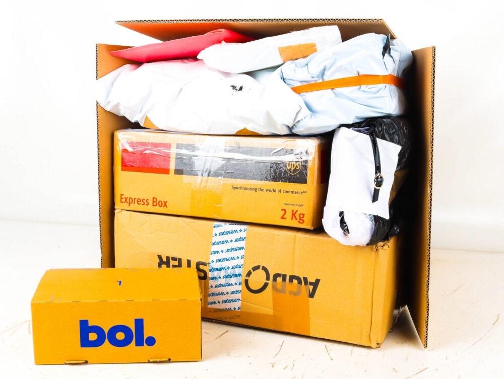 Doos met Ongeopende Postpakketten