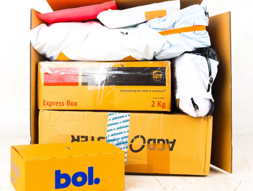 Doos met Ongeopende Postpakketten