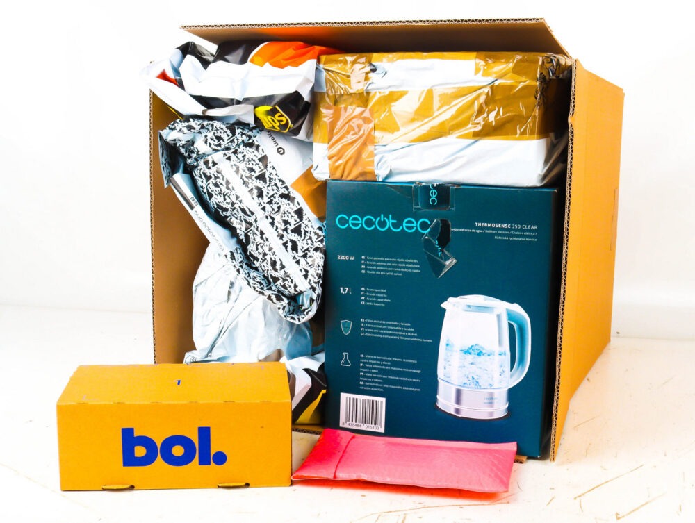 Doos met Ongeopende Postpakketten