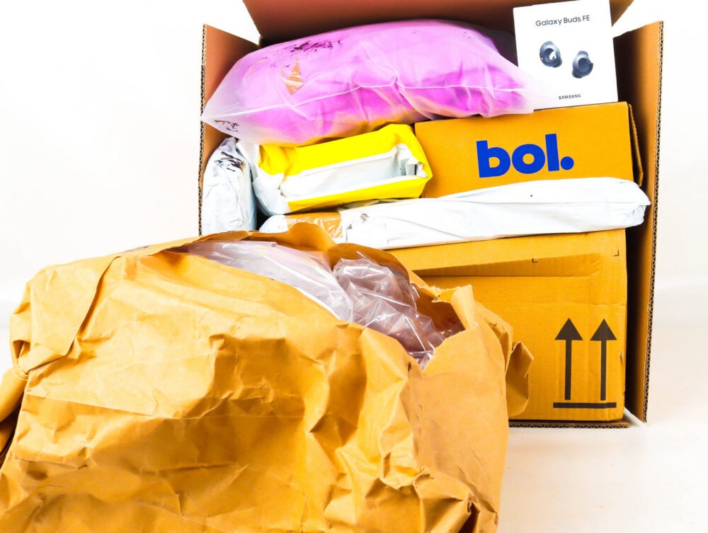 Doos met Ongeopende Postpakketten
