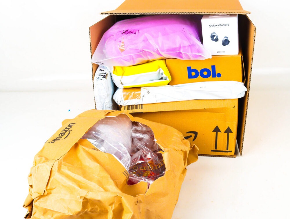 Doos met Ongeopende Postpakketten