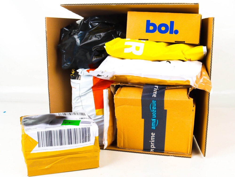 Doos met Ongeopende Postpakketten