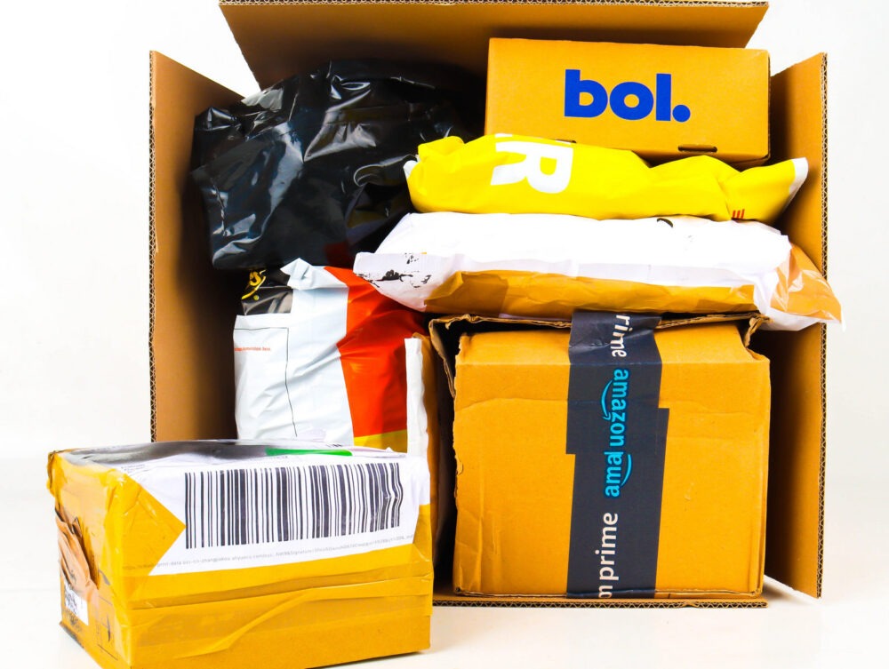 Doos met Ongeopende Postpakketten