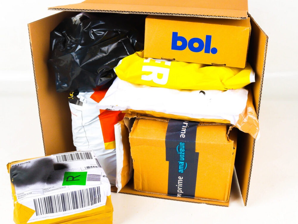Doos met Ongeopende Postpakketten