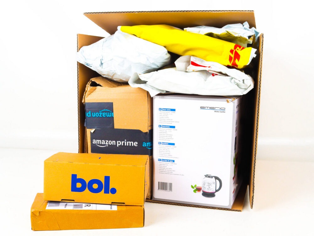 Doos met Ongeopende Postpakketten