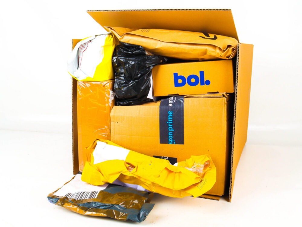 Doos met Ongeopende Postpakketten