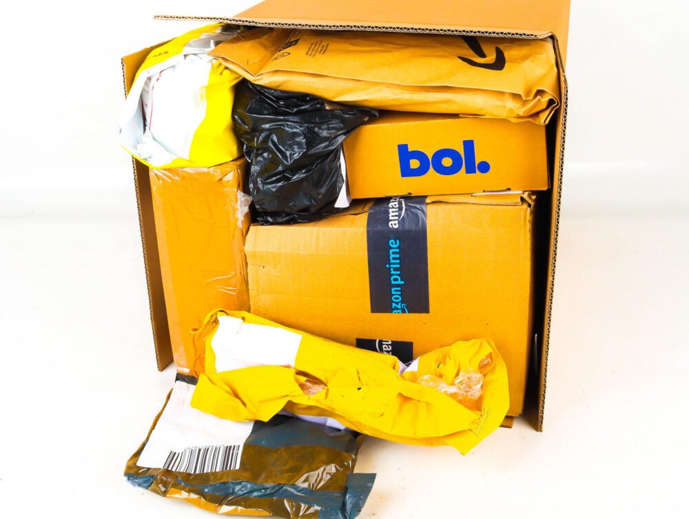 Doos met Ongeopende Postpakketten