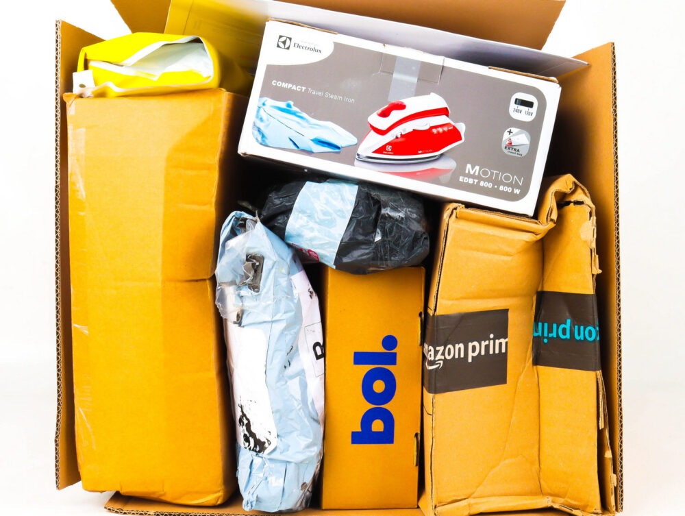 Doos met Ongeopende Postpakketten
