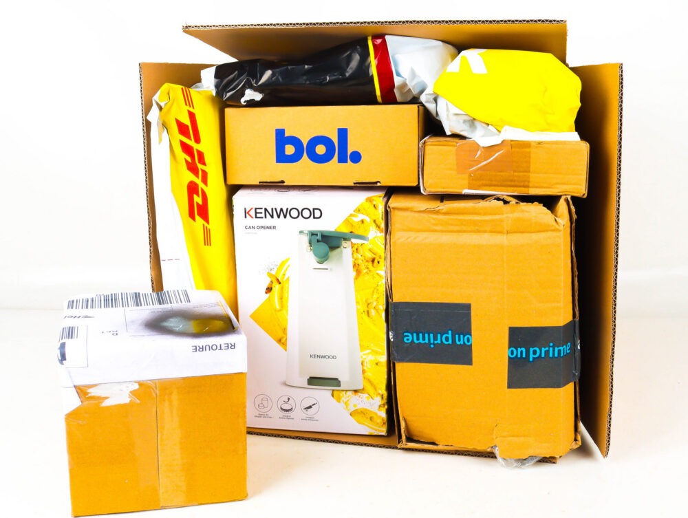 Doos met Ongeopende Postpakketten