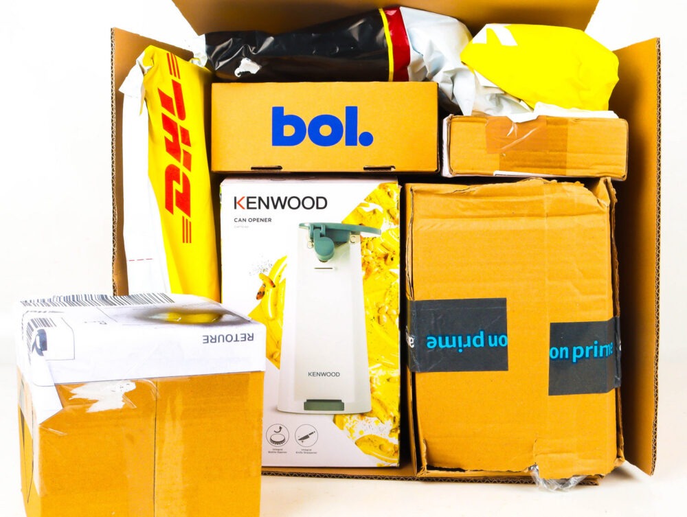 Doos met Ongeopende Postpakketten