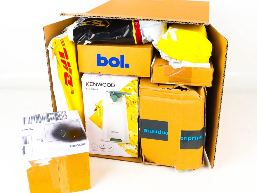 Doos met Ongeopende Postpakketten