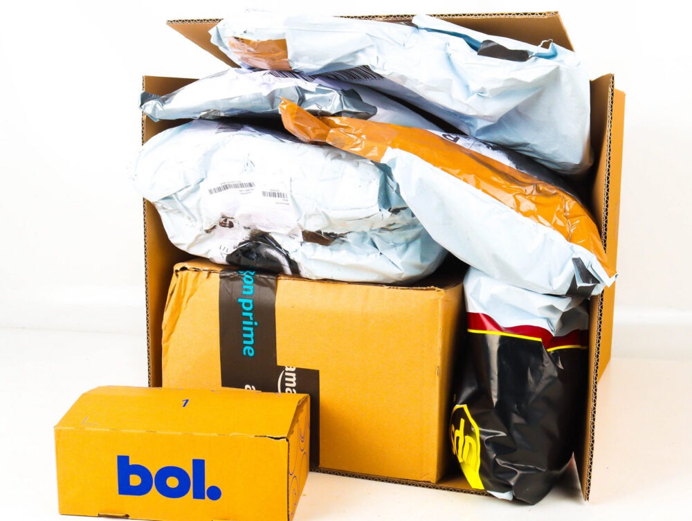 Doos met Ongeopende Postpakketten