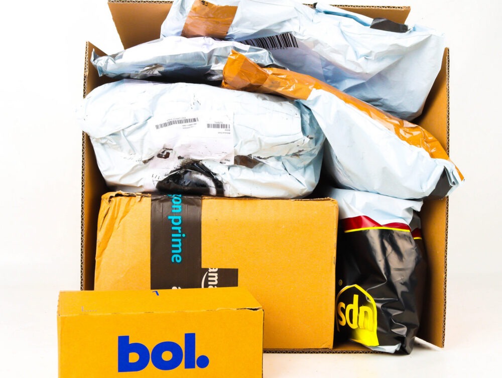 Doos met Ongeopende Postpakketten