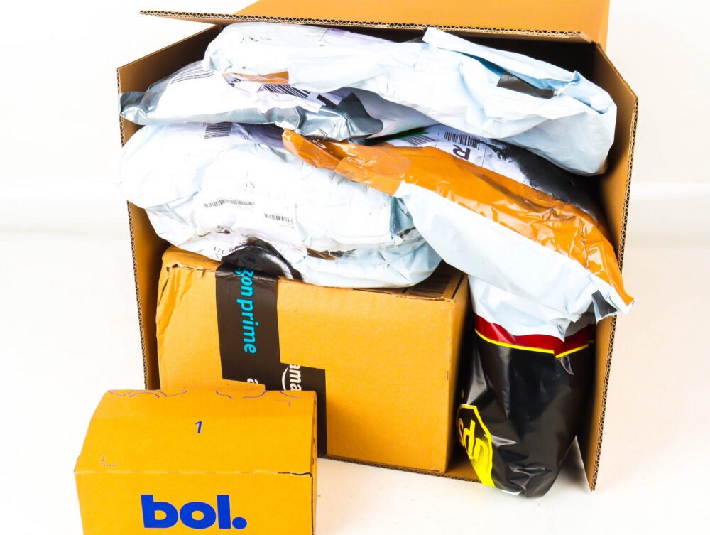 Doos met Ongeopende Postpakketten