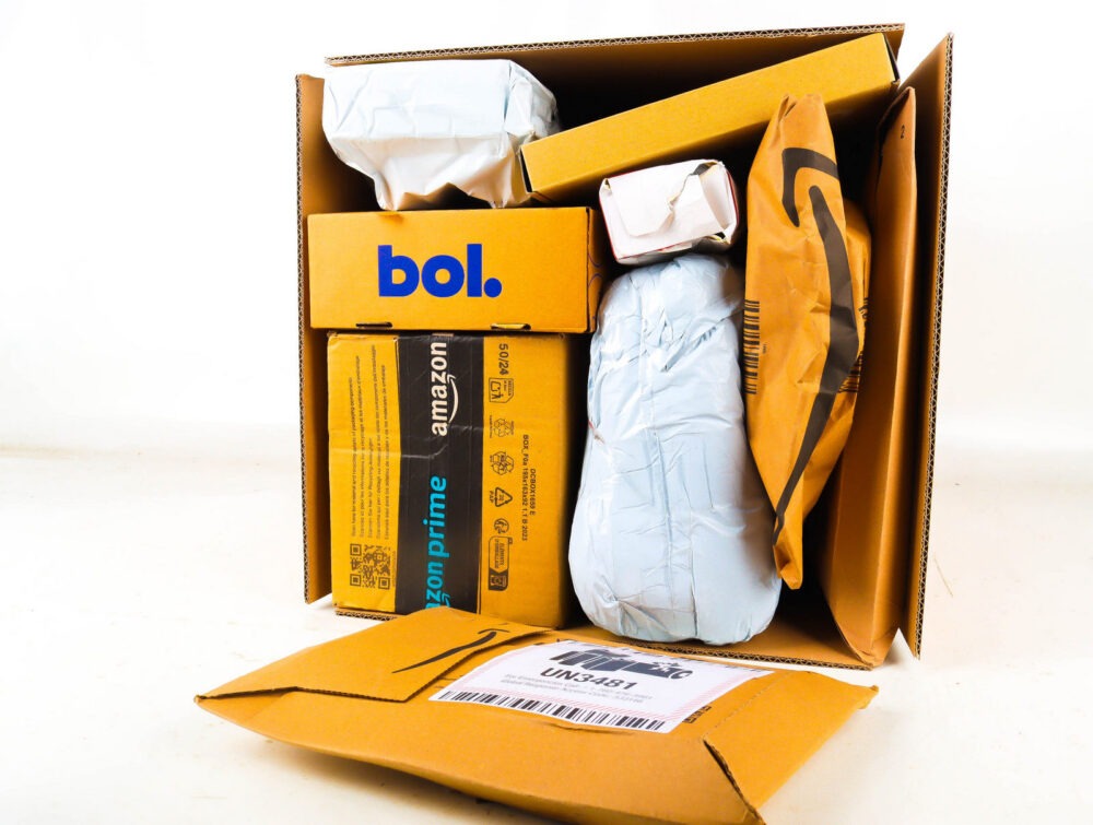 Doos met Verloren Postpakketten