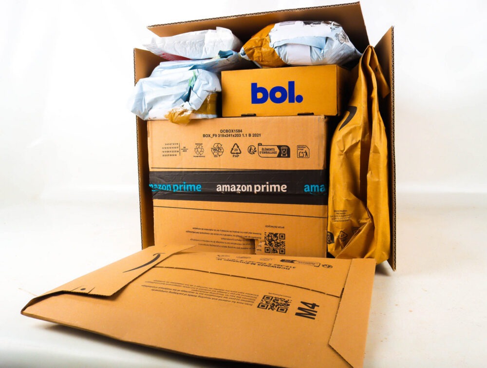 Doos met Verloren Postpakketten
