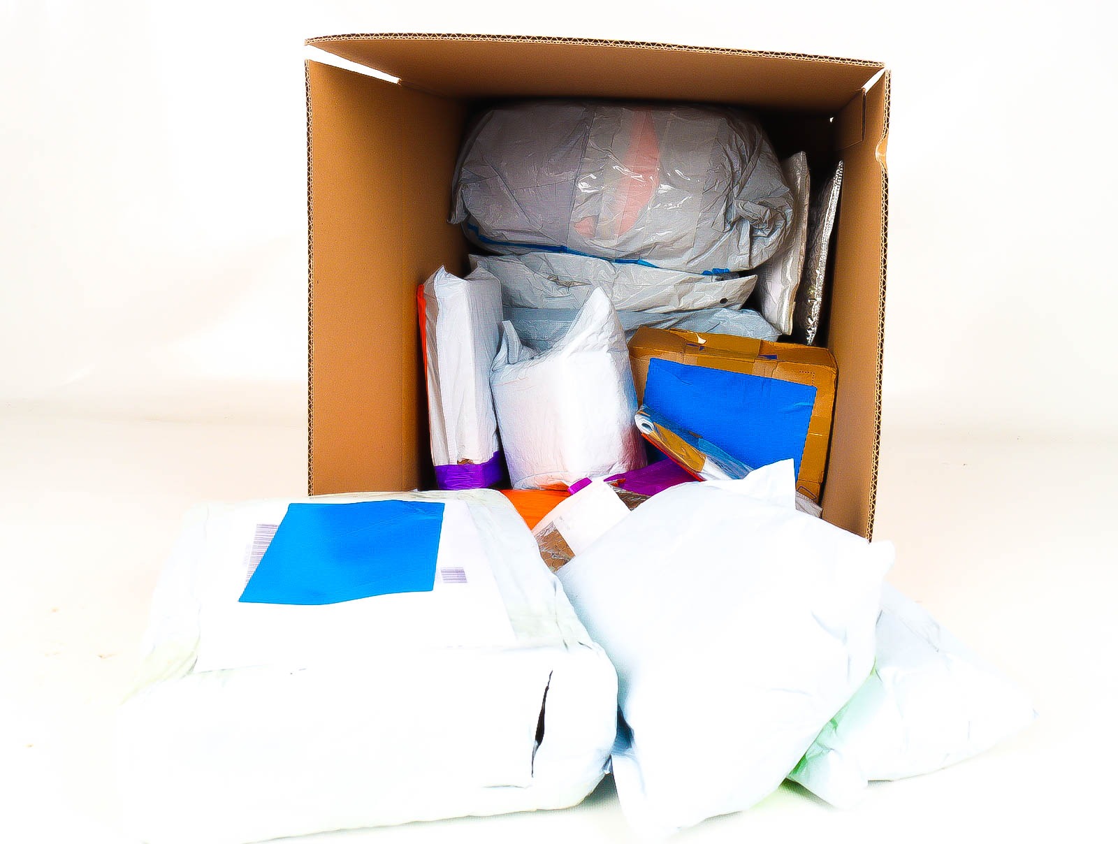 Doos met Verloren & Retour Postpakketten