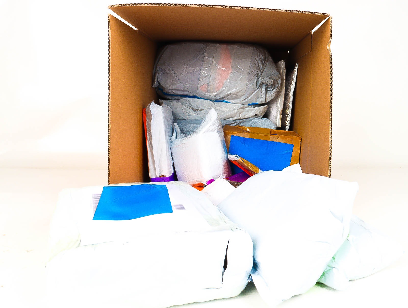 Doos met Verloren & Retour Postpakketten