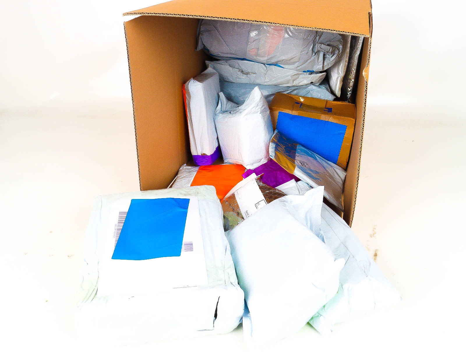 Doos met Verloren & Retour Postpakketten