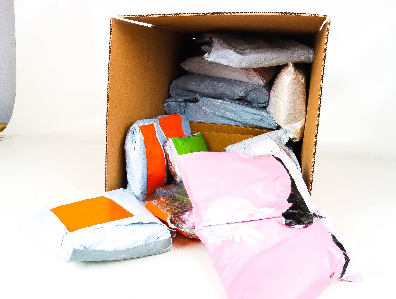 Doos met Verloren & Retour Postpakketten