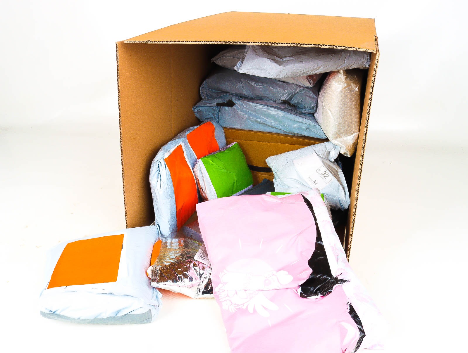 Doos met Verloren & Retour Postpakketten