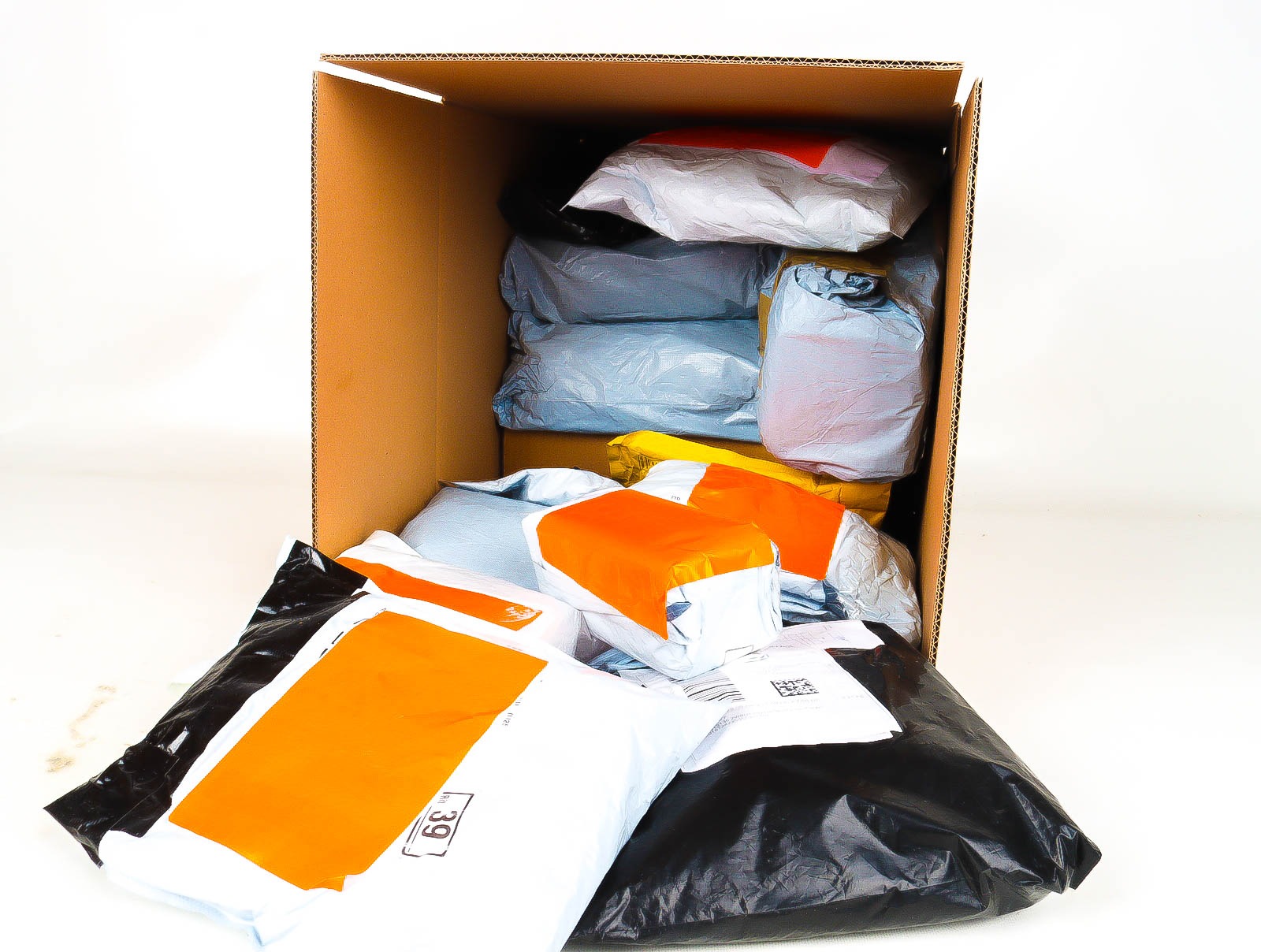 Doos met Verloren & Retour Postpakketten