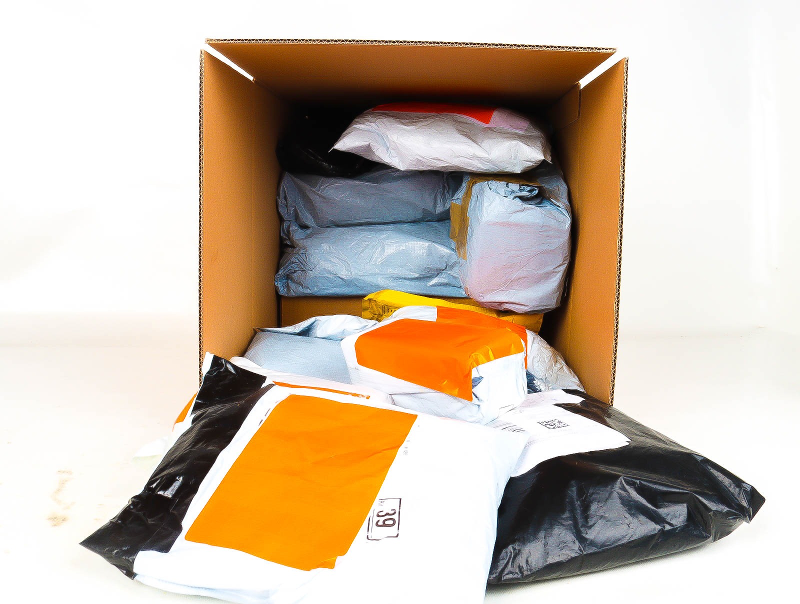 Doos met Verloren & Retour Postpakketten