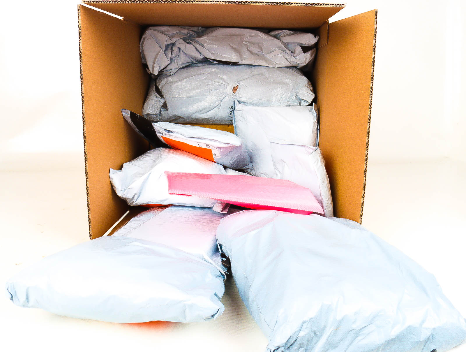 Doos met Verloren & Retour Postpakketten