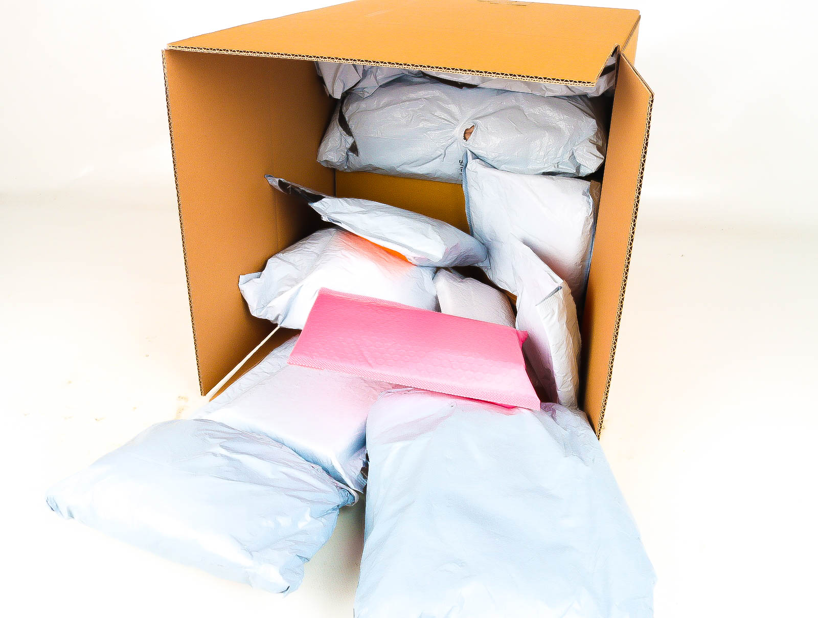 Doos met Verloren & Retour Postpakketten