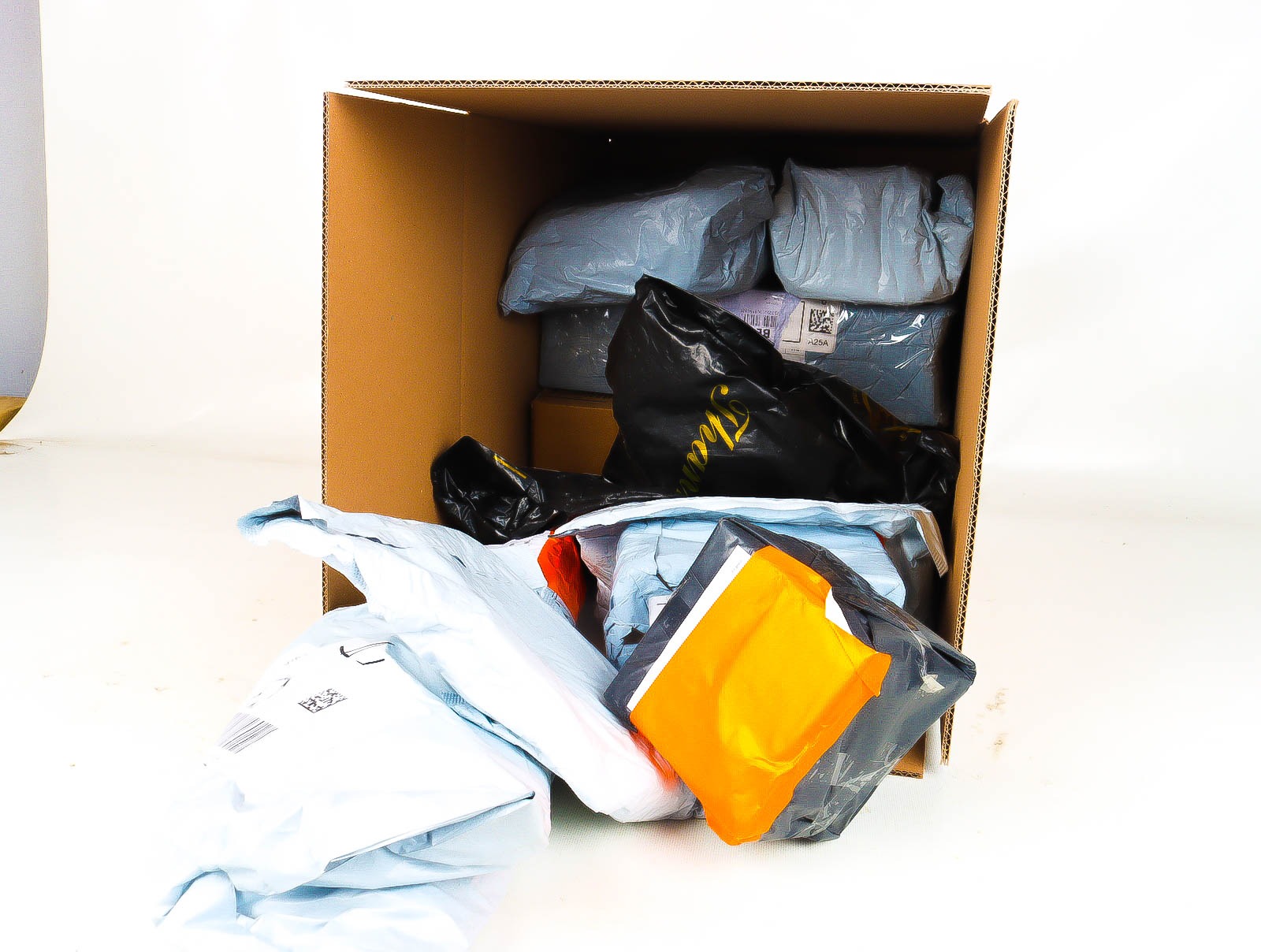 Doos met Verloren & Retour Postpakketten