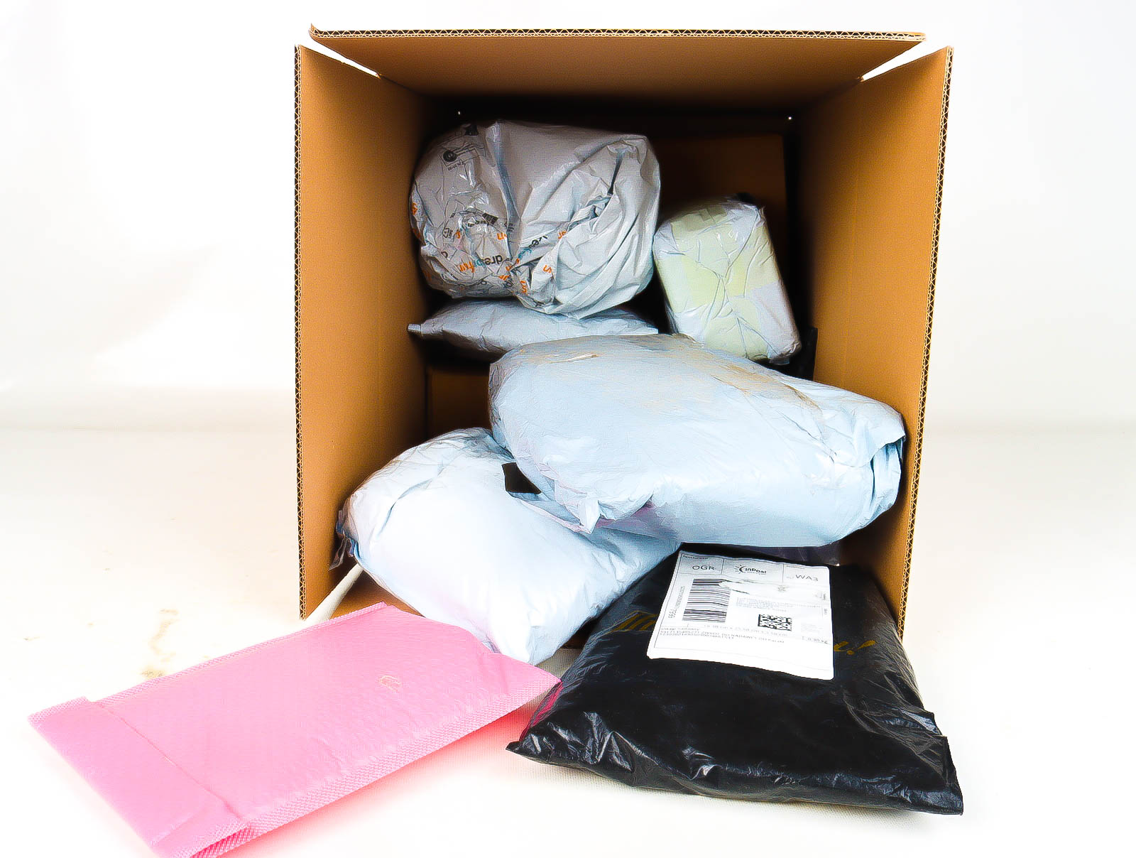 Doos met Verloren & Retour Postpakketten