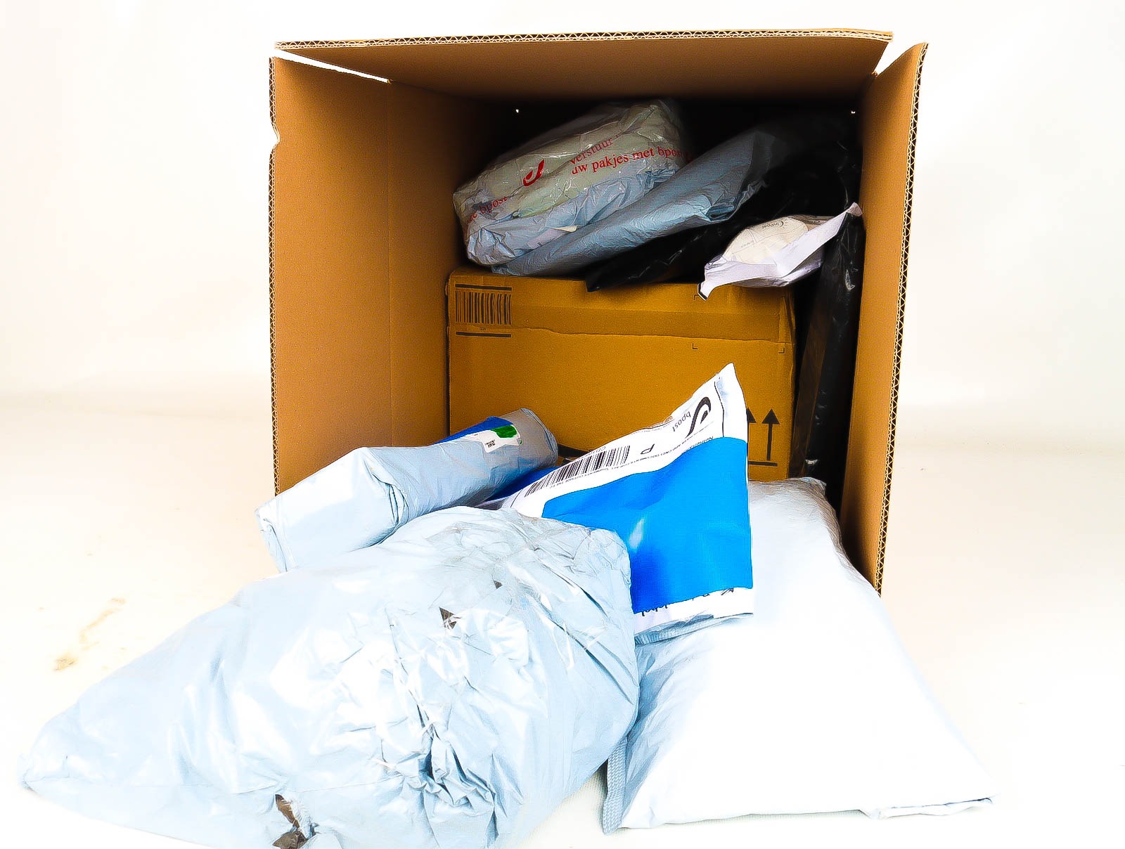 Doos met Verloren & Retour Postpakketten