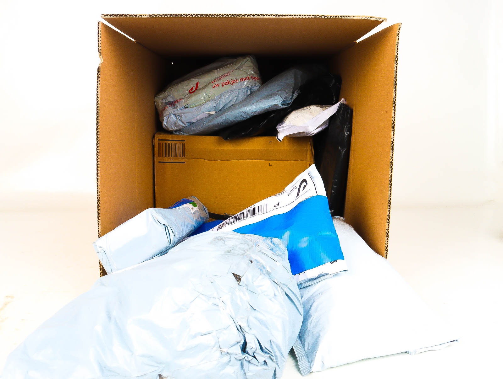 Doos met Verloren & Retour Postpakketten