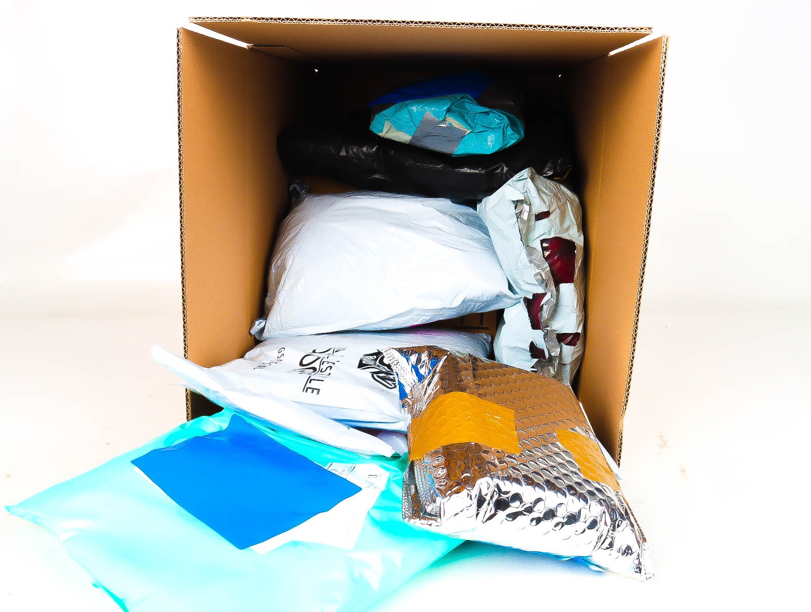 Doos met Verloren & Retour Postpakketten