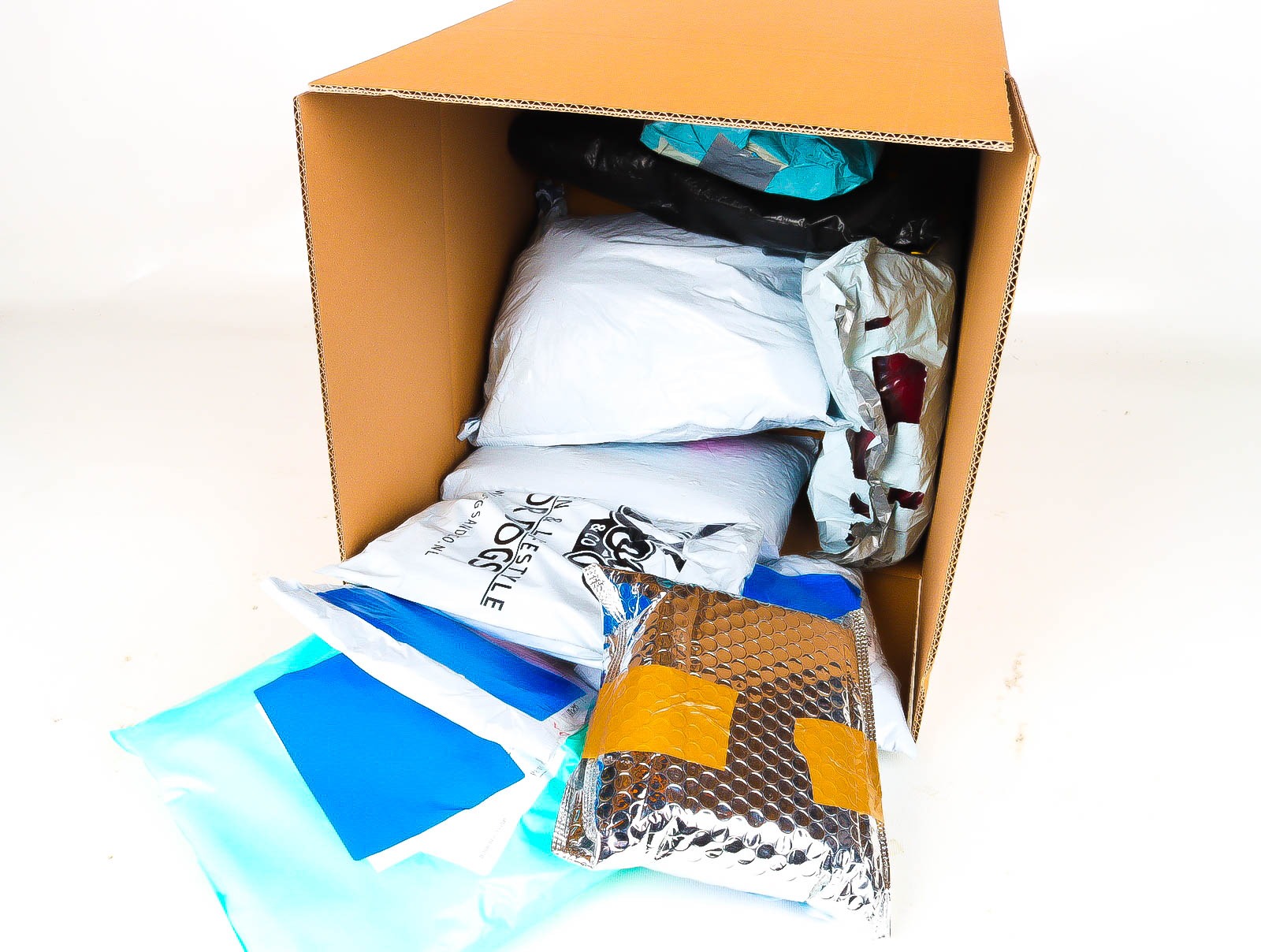 Doos met Verloren & Retour Postpakketten