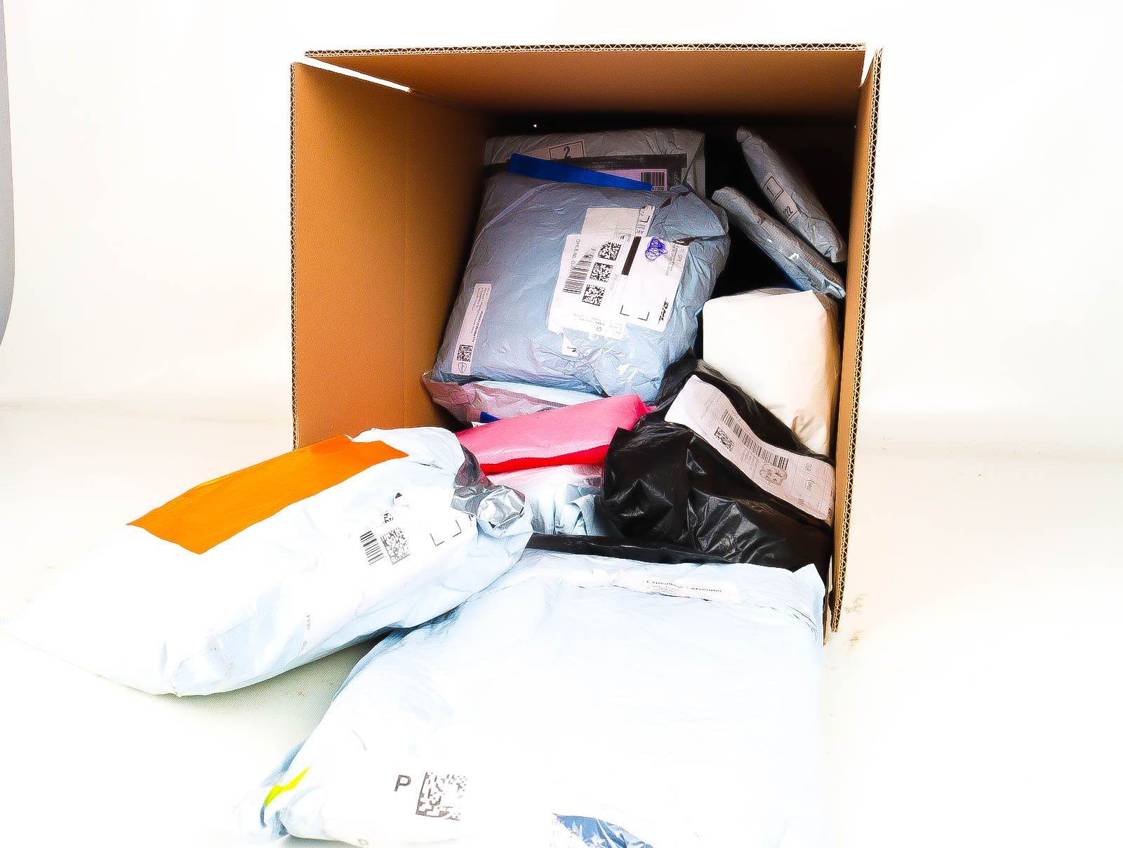 Doos met Verloren & Retour Postpakketten