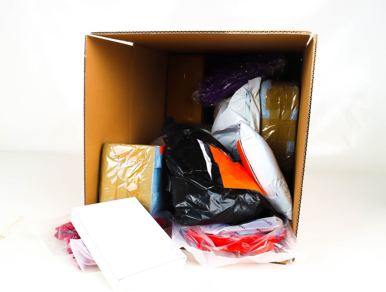 Doos met Verloren & Retour Postpakketten