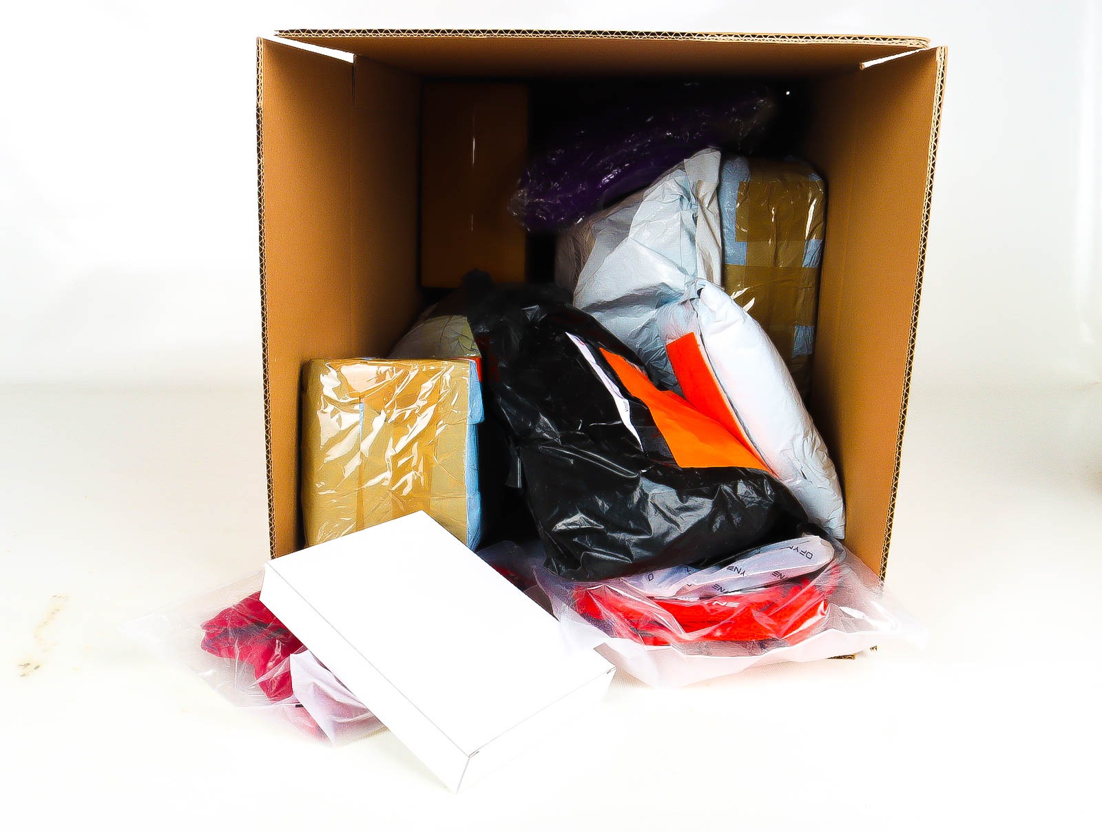 Doos met Verloren & Retour Postpakketten