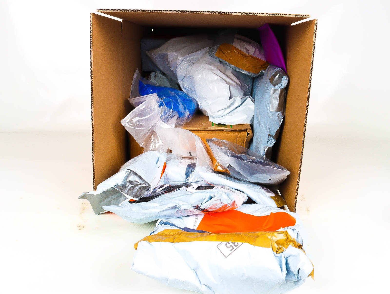 Doos met Verloren & Retour Postpakketten