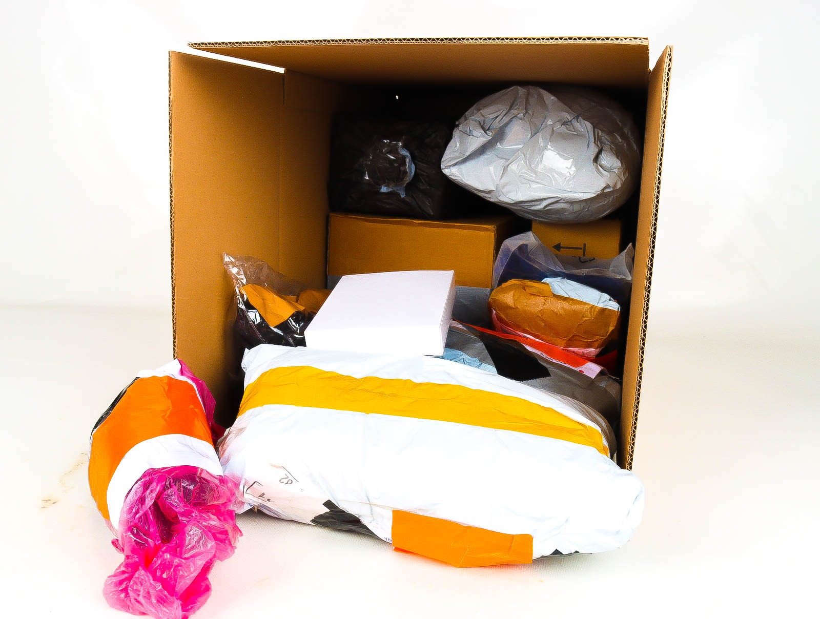 Doos met Verloren & Retour Postpakketten