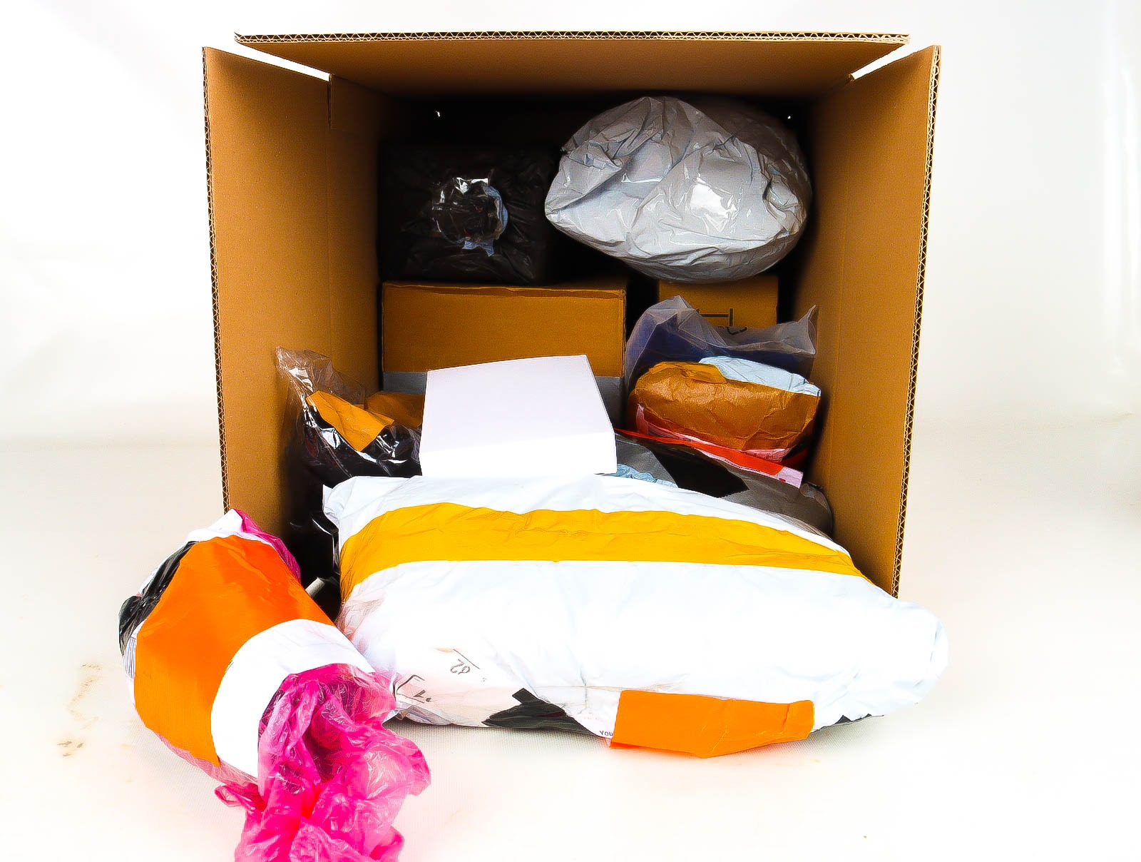 Doos met Verloren & Retour Postpakketten