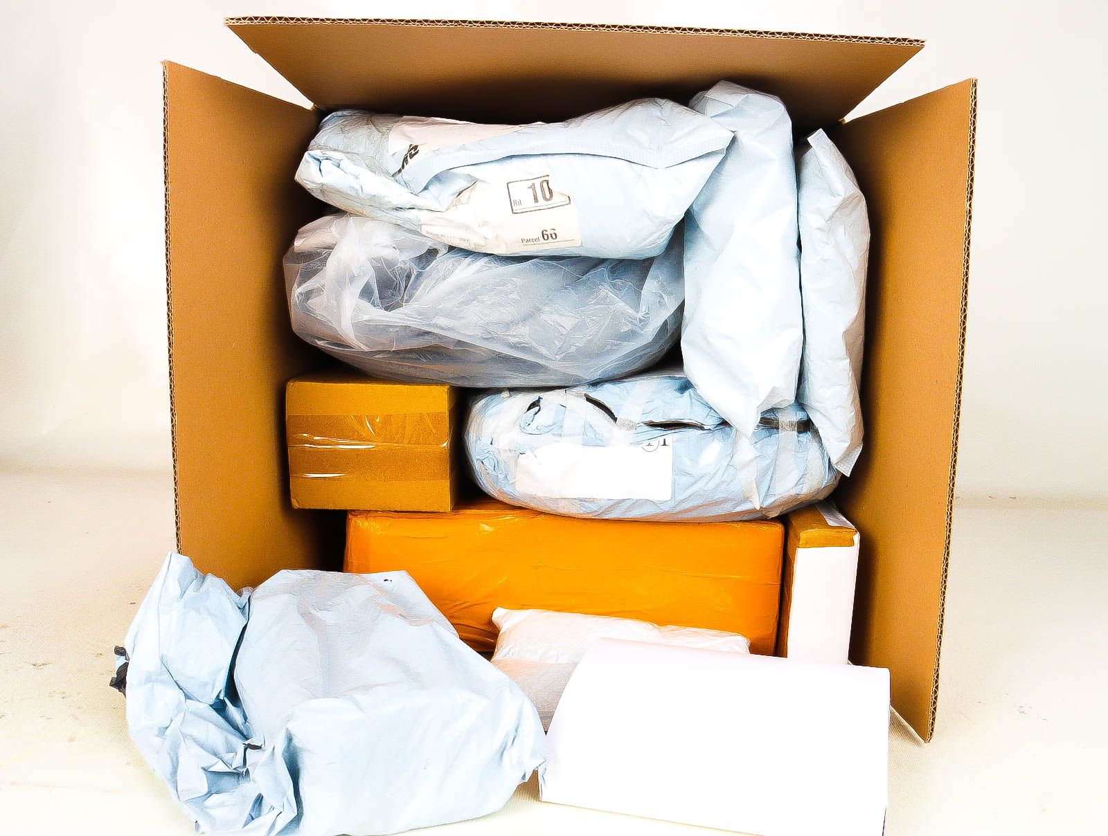 Doos met Verloren & Retour Postpakketten