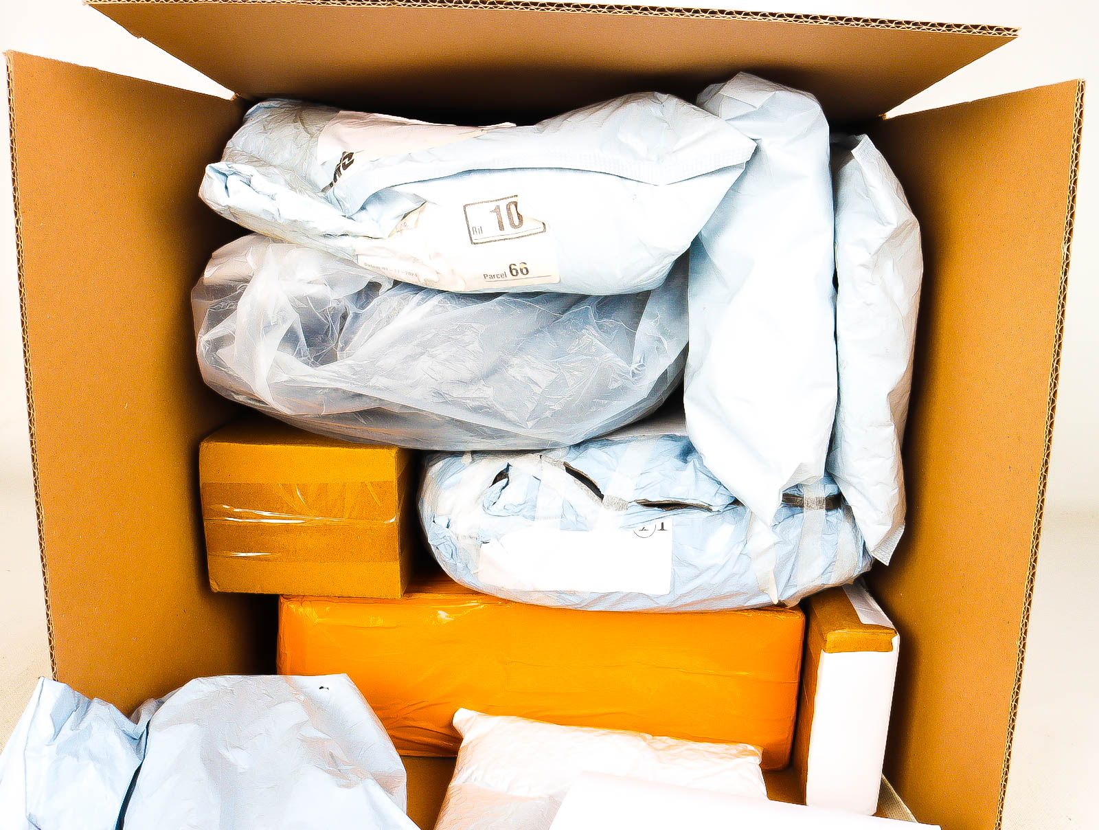 Doos met Verloren & Retour Postpakketten