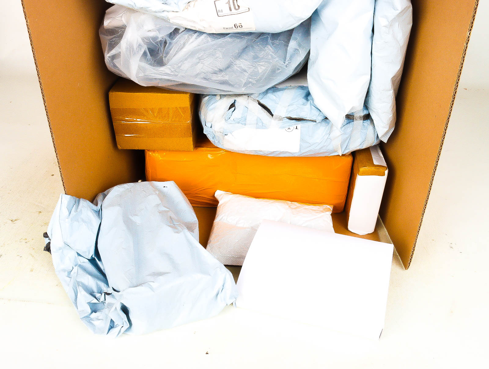 Doos met Verloren & Retour Postpakketten