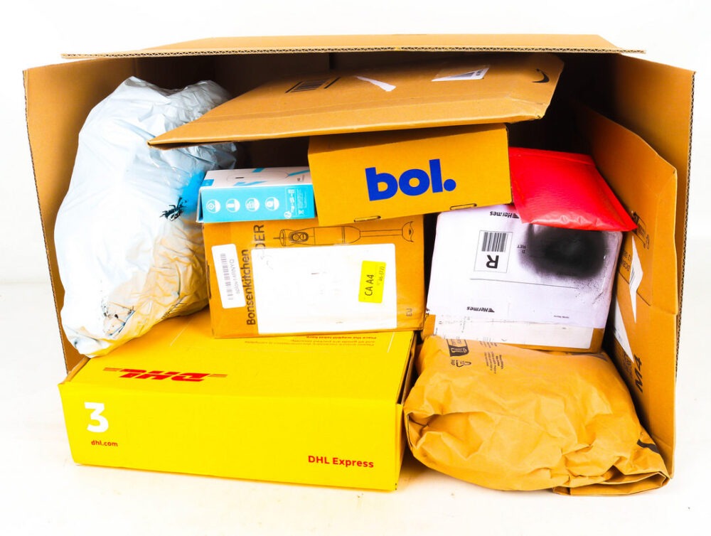 XL Doos met Ongeopende Postpakketten