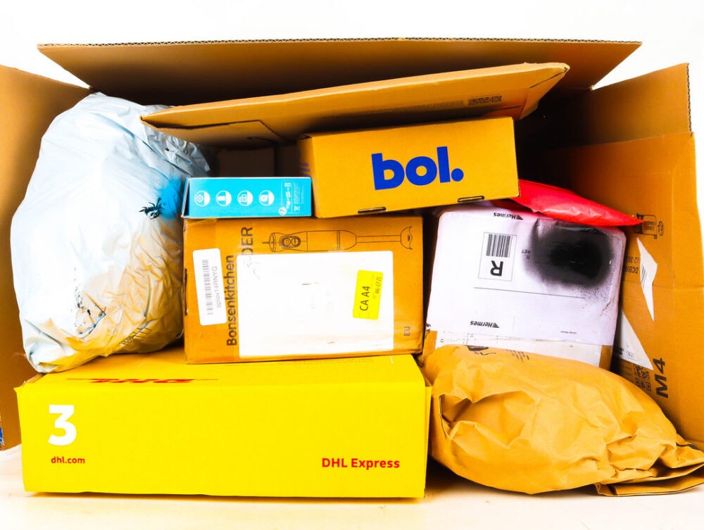 XL Doos met Ongeopende Postpakketten