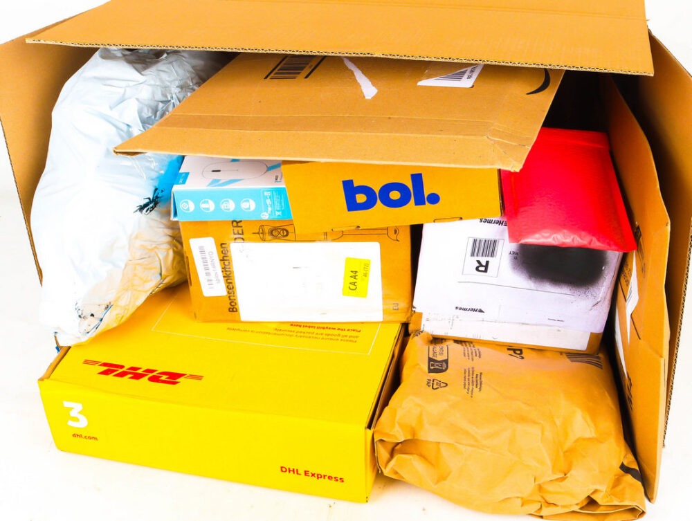 XL Doos met Ongeopende Postpakketten