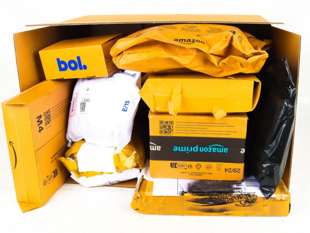 XL Doos met Ongeopende Postpakketten